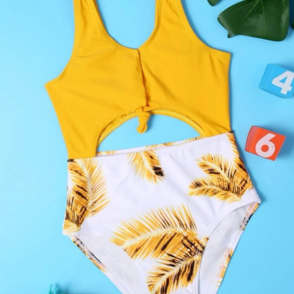 Girls swimsuit